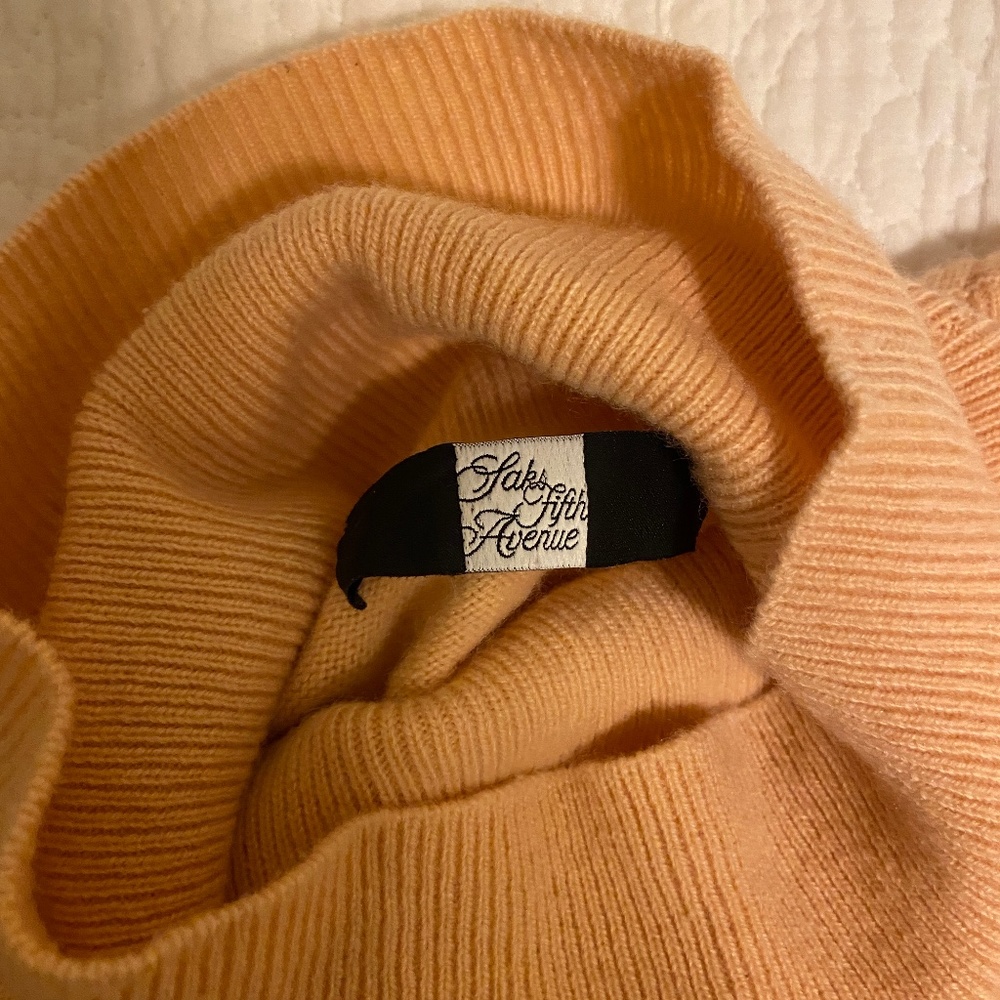 Saks fifth Ave peach short sleeved turtle neck